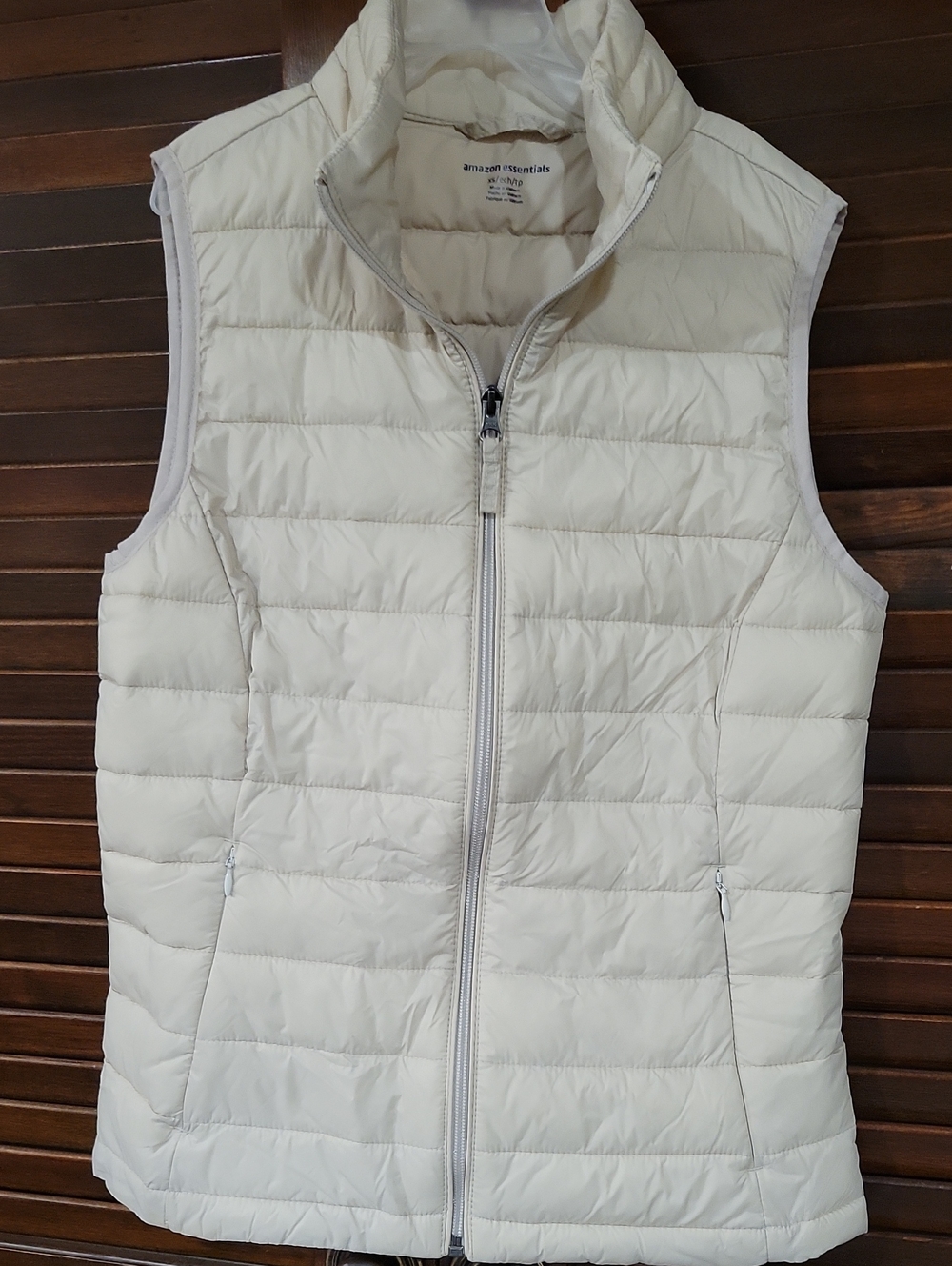 Amazon Essentials Women's Quilted Puffer Vest in Off-White/Cream